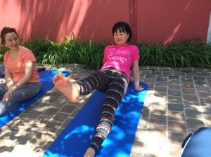 Pilates Saint Maur - Cours de mat- Pilates leg pull facing up